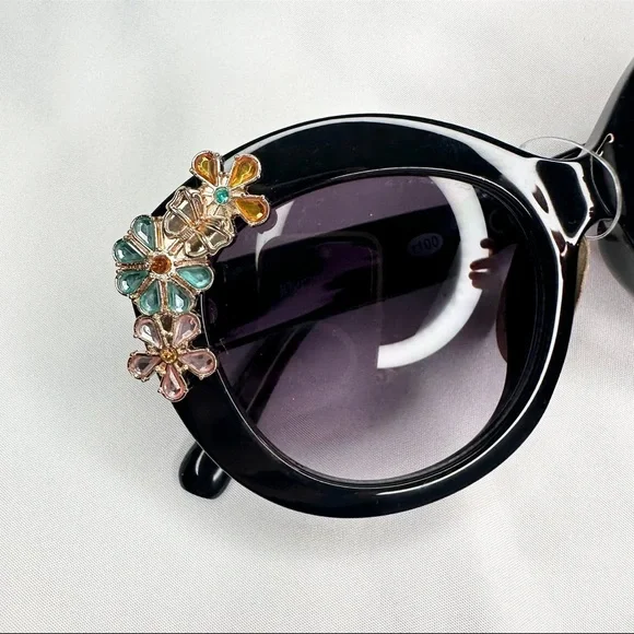 Betsey Johnson Women’s Garden Party - Picture 2 of 4